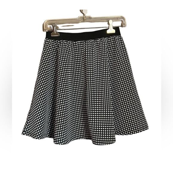 3 for $30! Marilyn Monroe black and white patterned skirt - Picture 1 of 8